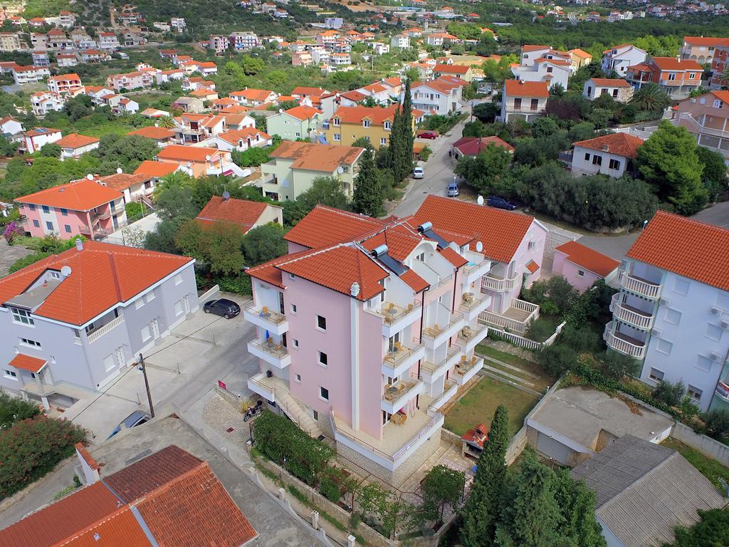 Apartments Kairos Seget Vranjica Quarto foto